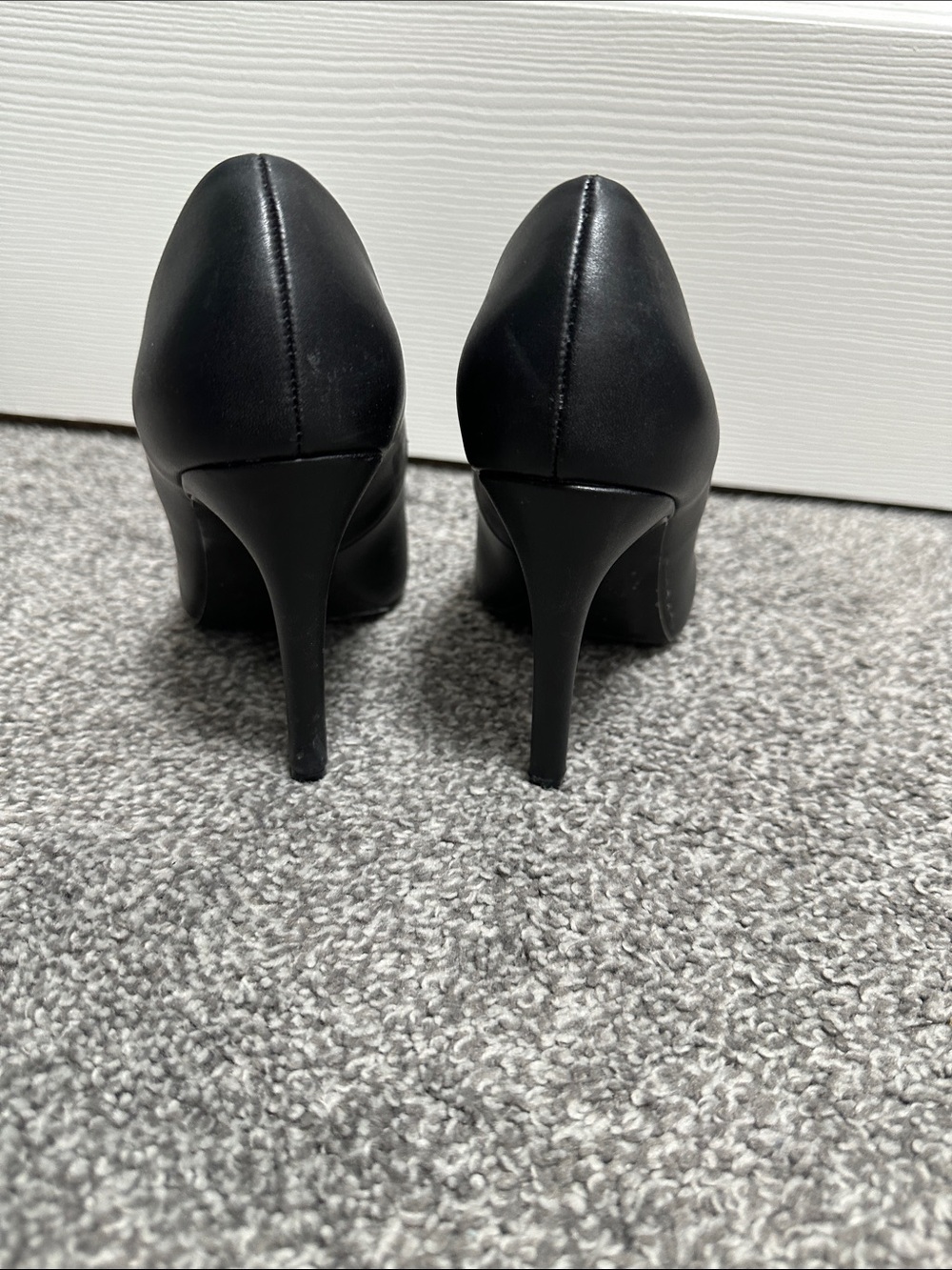 Classic Black Pointed Toe High Heel Pumps - Picture 4 of 7